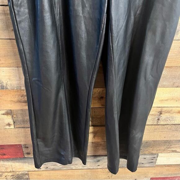 7 For All Mankind Black Faux Leather Crops Size Large - Picture 4 of 10
